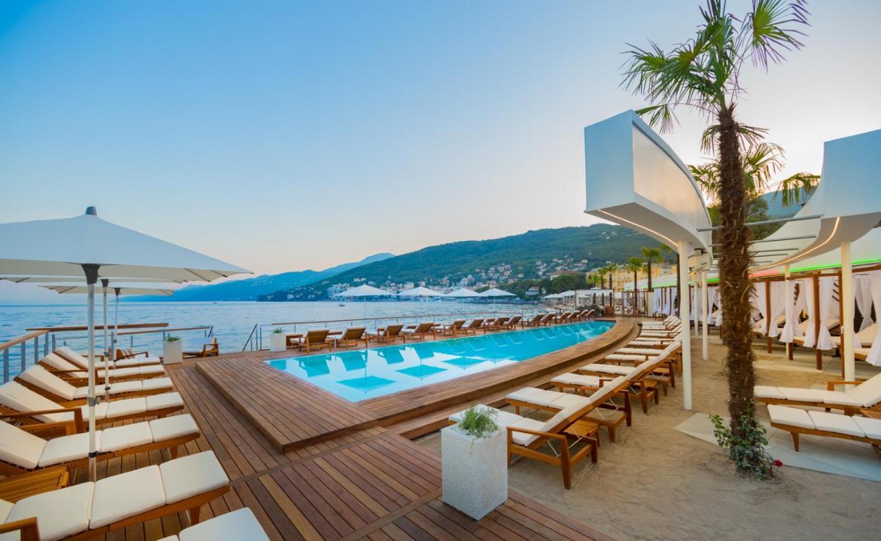 Deluxe Apartment Dora With A Private Parking, Terrace And See View 里耶卡 外观 照片