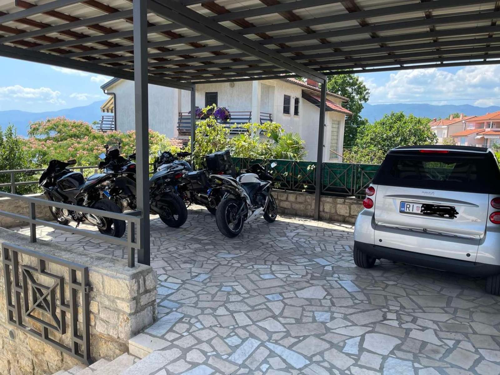 Deluxe Apartment Dora With A Private Parking, Terrace And See View 里耶卡 外观 照片