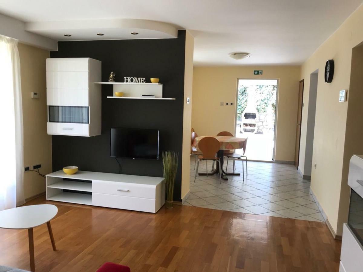 Deluxe Apartment Dora With A Private Parking, Terrace And See View 里耶卡 外观 照片