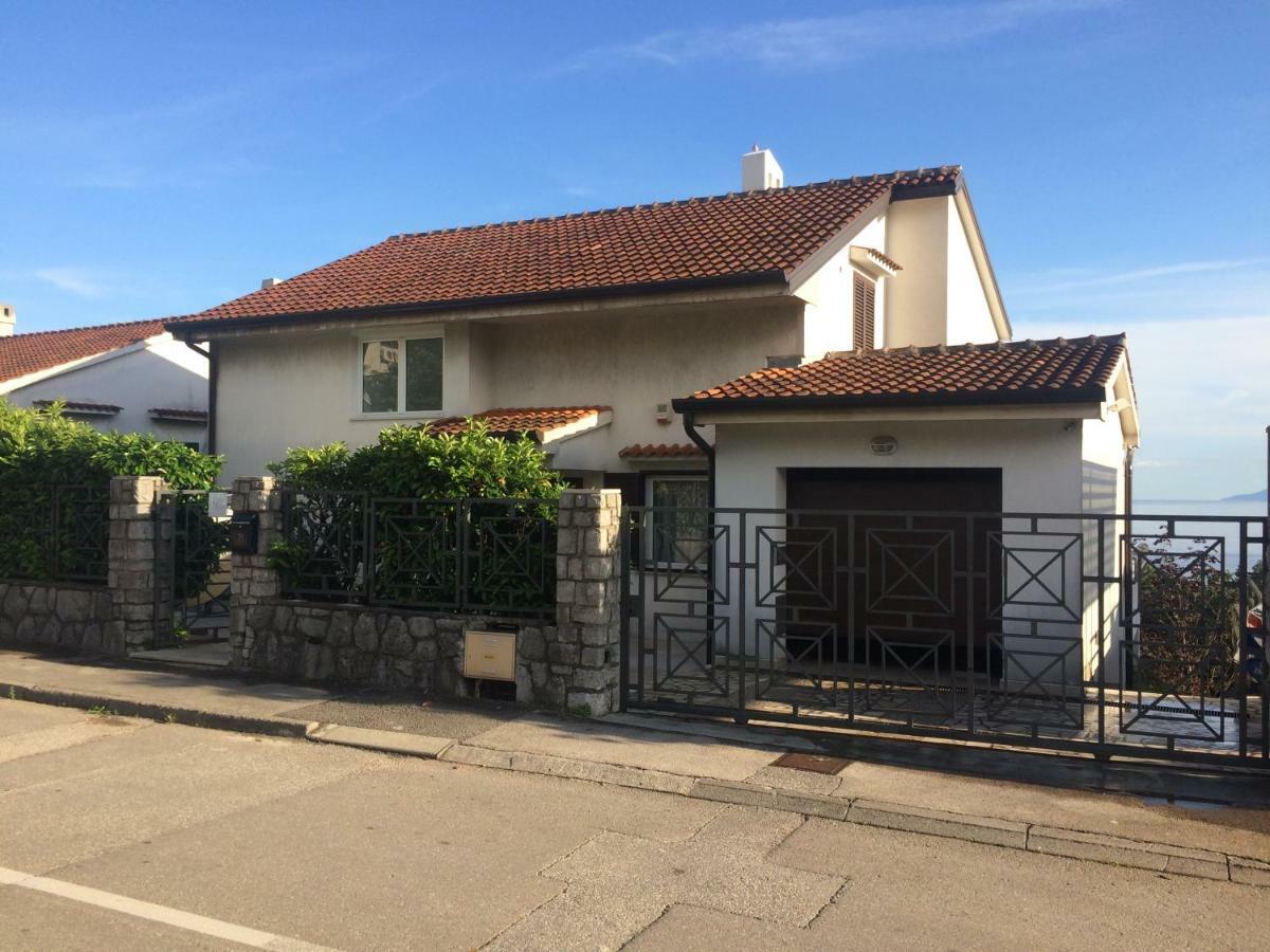Deluxe Apartment Dora With A Private Parking, Terrace And See View 里耶卡 外观 照片